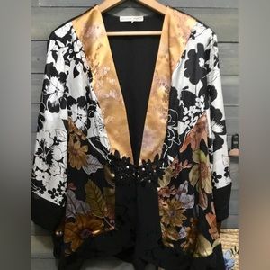 Beautiful silk and polyester over jacket/ kimono. Size 1X.